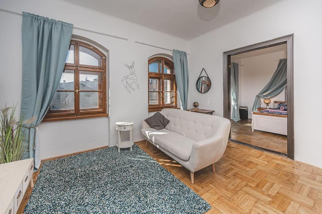 Carolina'S Romantic Apartment Градец-Кралове Экстерьер фото