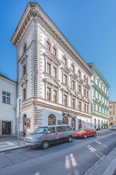 Carolina'S Romantic Apartment Градец-Кралове Экстерьер фото